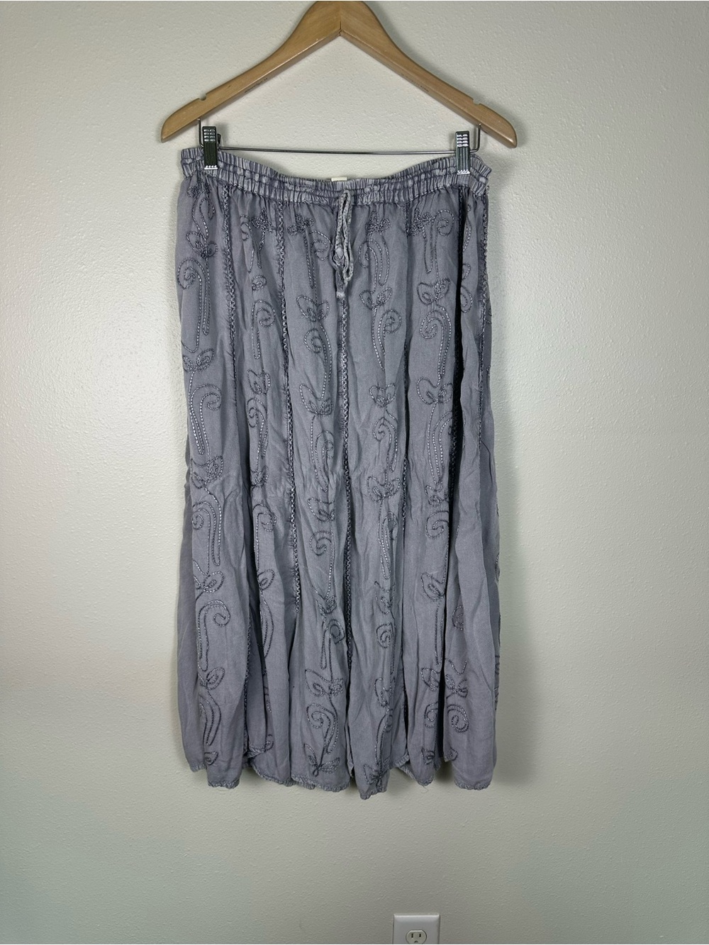 STUDIO WEST Women Medium Bohemian Whimsical Floral Gray Embroidered Maxi Skirt
